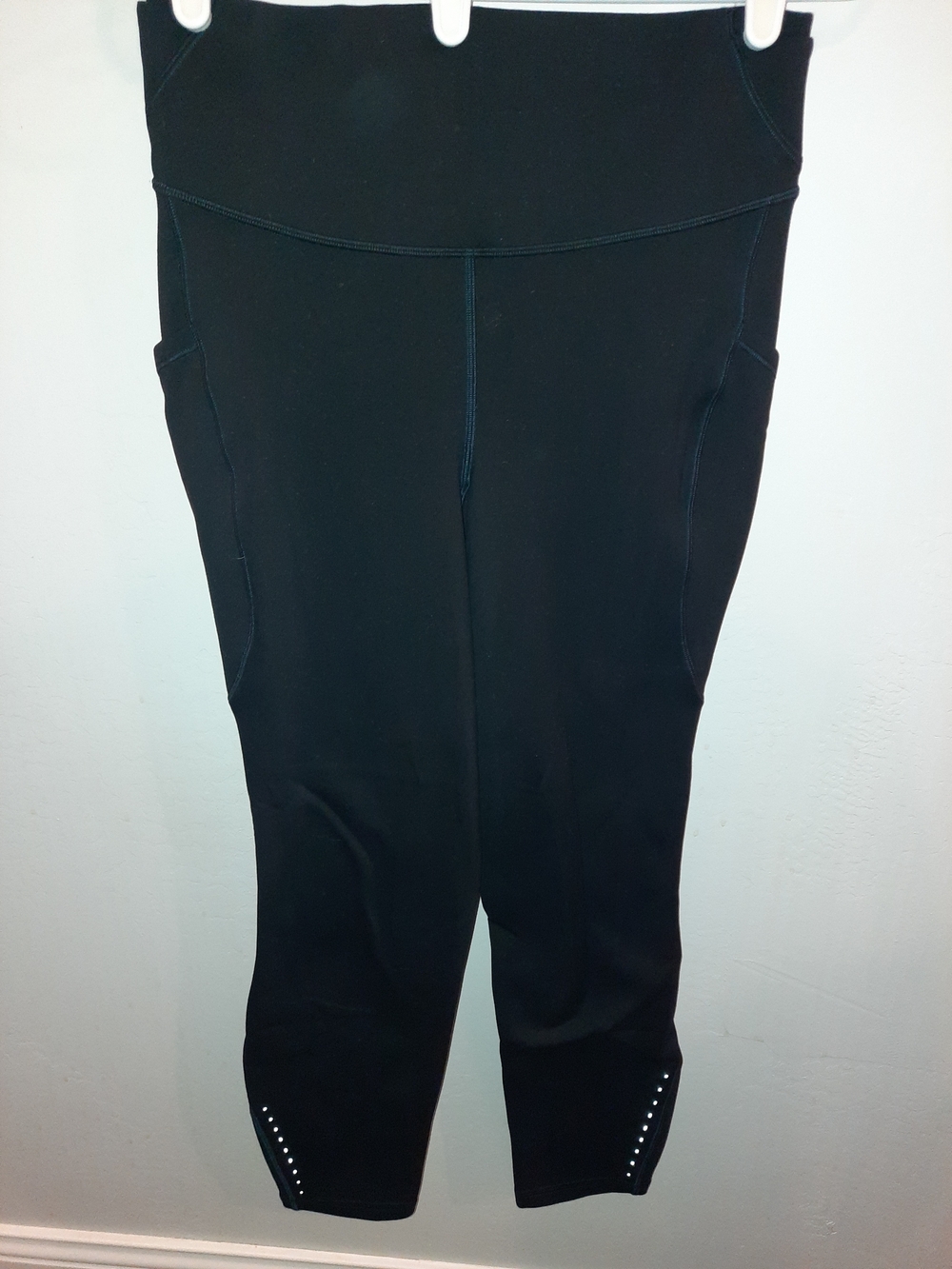 lululemon athletica Black Reflective-Accent Leggings Size 8, Medium EUC